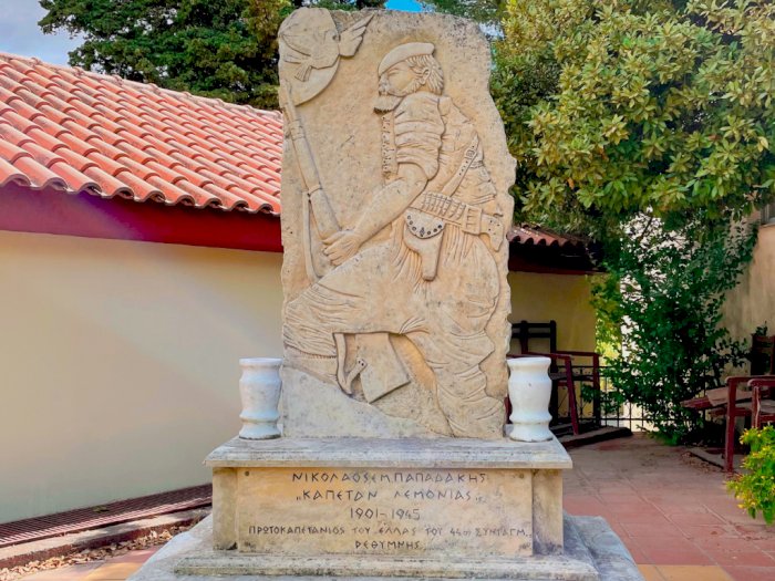 Monumen Pahlawan di Yunani: Kisah Nikolaos Papadakis, Kapten Legendaris Lemonia