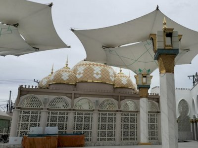 Melihat Masjid Ar-Rahman Blitar, Serasa Berada di Masjid Nabawi Madinah 