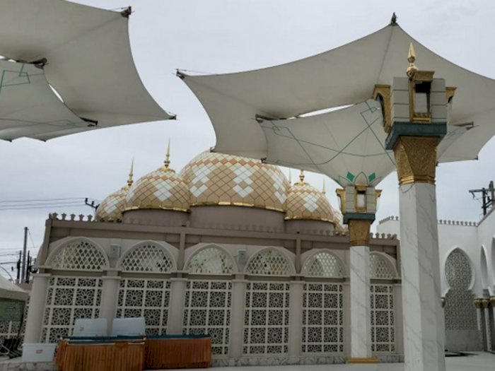 Melihat Masjid Ar-Rahman Blitar, Serasa Berada di Masjid Nabawi Madinah 
