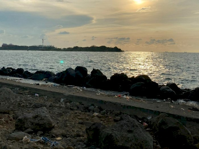 Miris! Kondisi Sampah di Pantai Marina Semarang Memprihatinkan