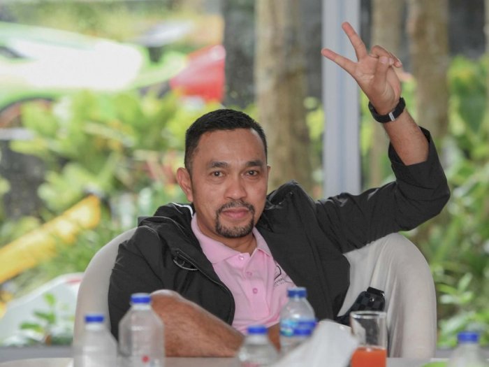 Ahmad Sahroni Soal Koboi Berpelat Polisi Todong Pistol: Besok Ketemu Orangnya