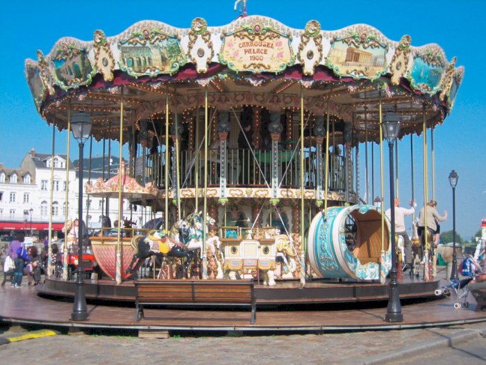 Mengenal Antique Carousel, Populer di Normandia: Kuda-Kudaan Kayu Bersejarah sejak 1900