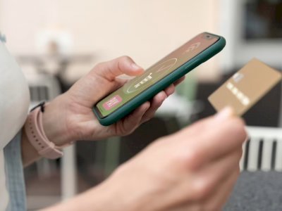 Cara Mengaktifkan NFC di iPhone dan Android untuk Isi Saldo E-Money