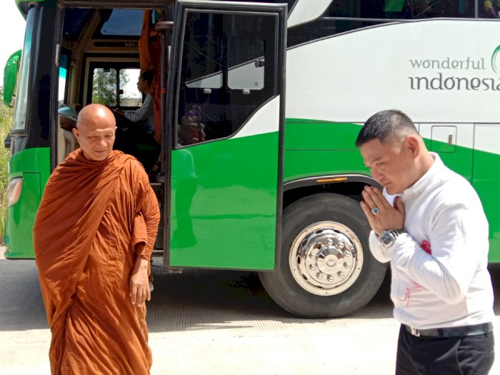 Ritual Thudong Lintas Negara, Puluhan Biksu Berjalan Kaki Ribuan Kilometer  