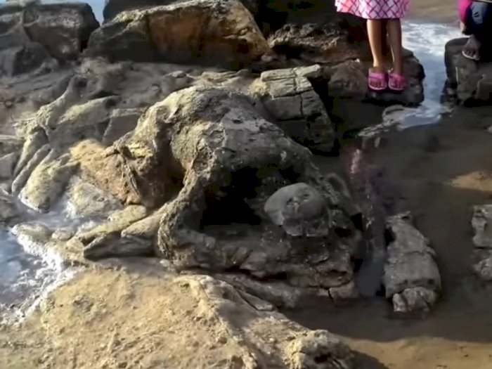 Legenda Malin Kundang Si Anak Durhaka Dikutuk Jadi Batu, Jejaknya di Pantai Air Manis