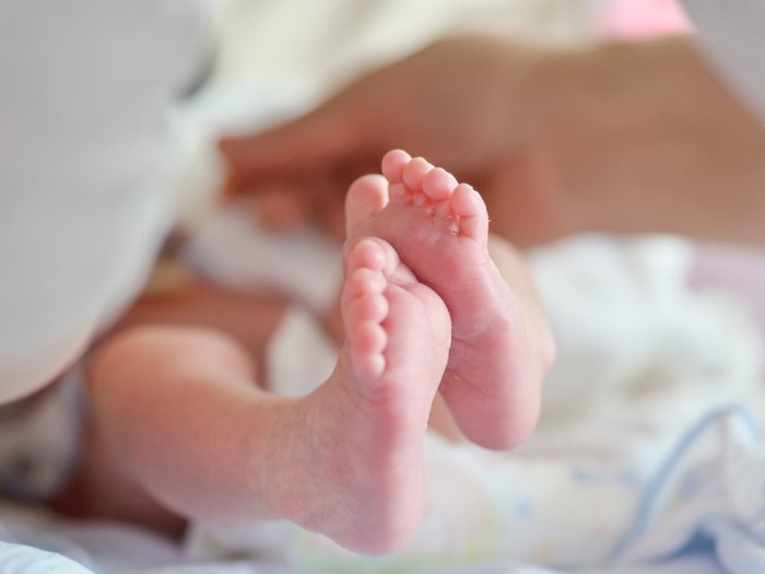 Hendak Buka Warung Soto, Pria Asal Lamongan Temukan Bayi Terbungkus Jarik