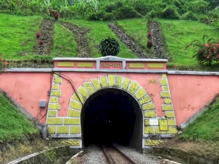 Terowongan Sasaksaat: Kisah Misteri Di Balik Terowongan Kereta Api Terpanjang di Indonesia