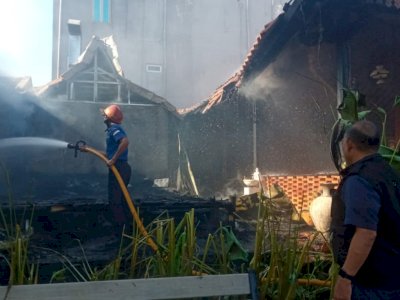 Kebakaran Lahap Rumah Makan Jasunda BSD, Karyawan Jadi Korban