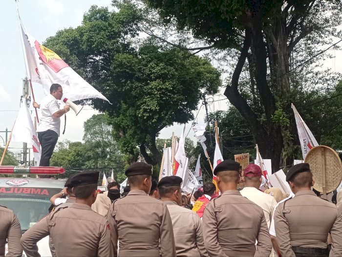 Massa PBB dan Gerindra Berhadap-hadapan di Depan KPU, Polisi Tutup Jalan