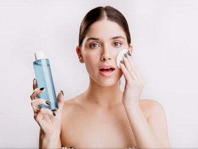 5 Pilihan Pembersih Makeup yang Bisa Dipilih Sesuai Jenis Kulit