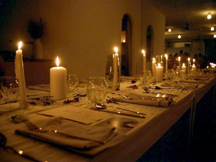 Model New York Ini Gelar Acara Dinner Tanpa Busana, Satu Meja dengan Orang Asing
