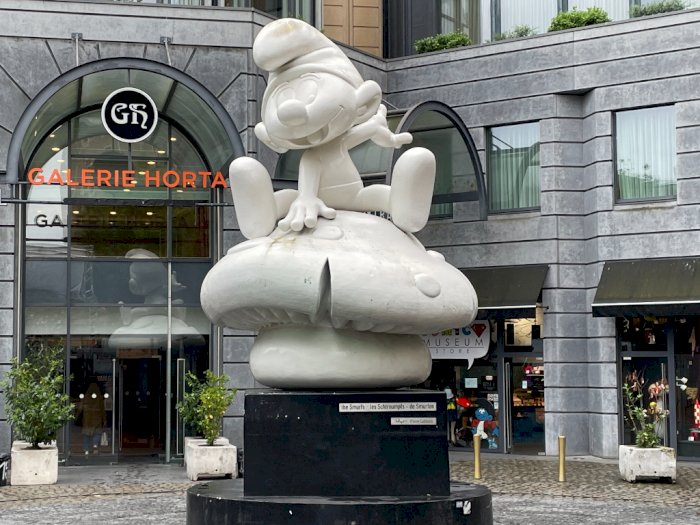 Patung The Smurfs di Kota Brussels: Menghidupkan Kisah Karakter Animasi yang Ikonik