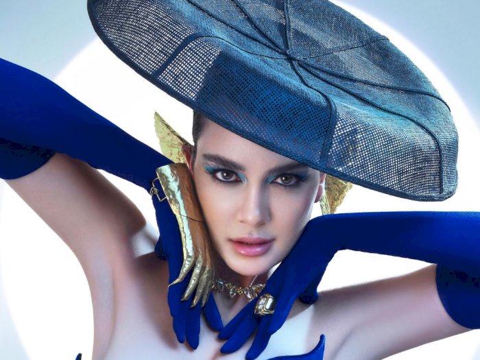 Luna Maya Pakai Topi Mirip Tudung Saji saat Photoshoot Disorot: Cantiknya di Luar BMKG