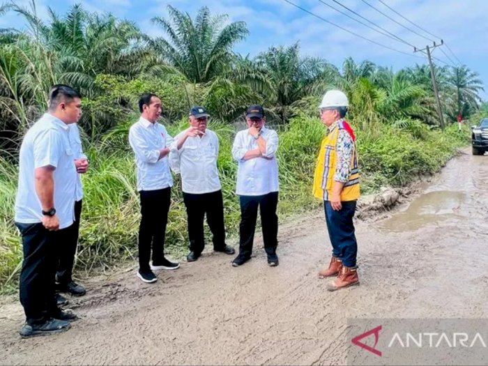 Waduh, Presiden Jokowi Dapat Aduan 7.400 Lokasi Jalan Rusak dari Warganet