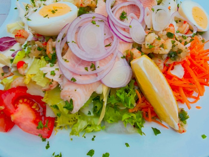 Kelezatan Salad Tuna di Restoran Het Niewe Paviljoen: Menggugah Selera Anda!