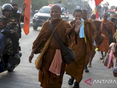 Puluhan Biksu 'Thudong' Akui Toleransi di Indonesia Sangat Tinggi, sampai Angkat 20 Jari