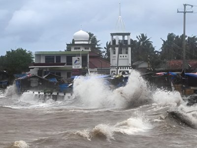 Cuaca Hari Ini: Waspada Angin Kencang dan Gelombang Tinggi 2,5 Meter di Wilayah Kepulauan
