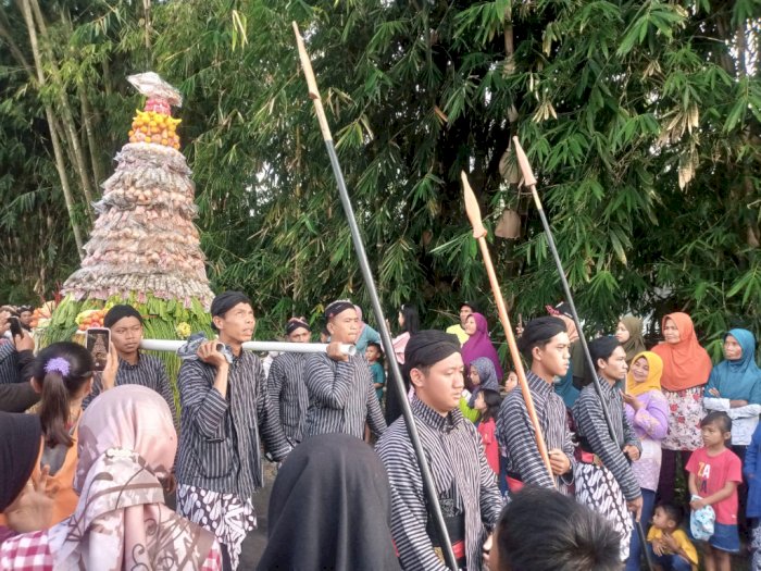 Kirab Budaya Bregodo dan Gunungan Hasil Bumi, Simbol Kemakmuran di Tanah Jawa