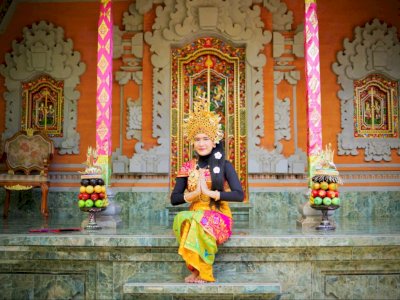 Filosofi Pakaian Adat Bali, Penghormatan Sang Hyang Widhi dan Cerminan Status Sosial