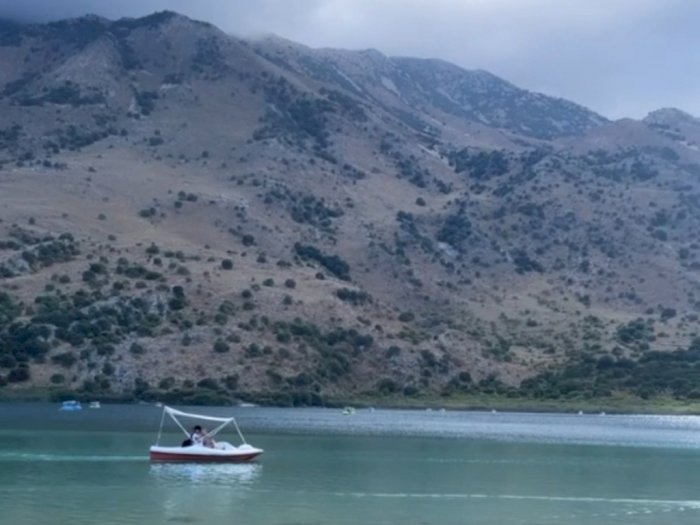 Lake Kournas: Danau Alami yang Punya Keindahan Alam & Nilai Sejarah di Pulau Kreta Yunani