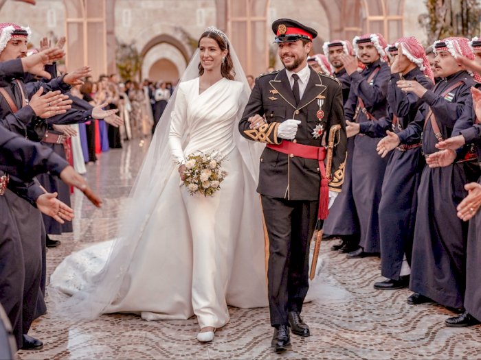 Detail Gaun Pengantin Rajwa Al Saif di Pernikahannya dengan Putra Mahkota Yordania