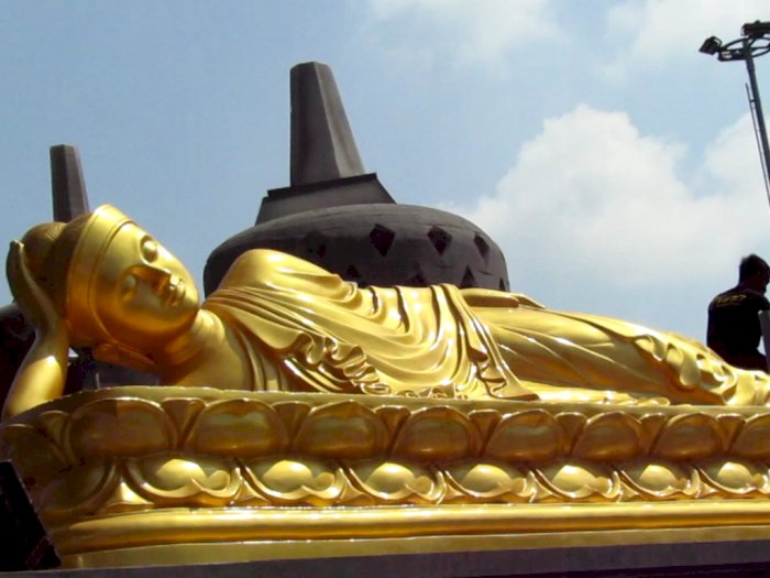 Patung Buddha dan Stupa di Depan Balekota Solo Meriahkan Hari Raya Waisak