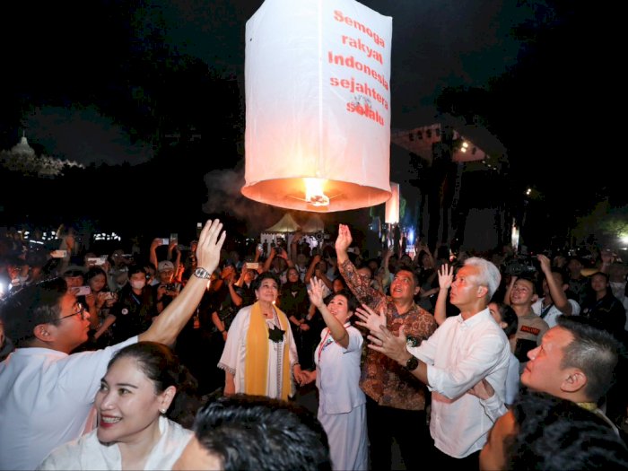 Ikut Terbangkan Lampion di Borobudur, Ganjar Rasakan Kebahagiaan Umat Buddha
