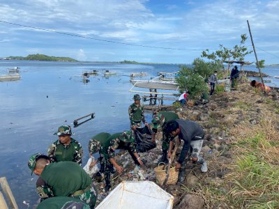 Pemkot Parepare, TNI dan Polri Gelar Bersih Pantai Peringati Hari Lingkungan Hidup Sedunia