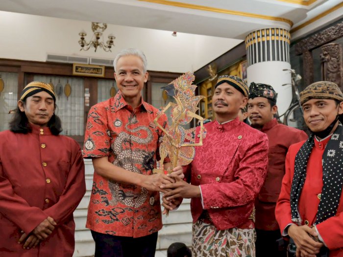 Diberi Wayang Prabu Kresna, Ganjar Didukung Dalang se-Indonesia Jadi Presiden 2024