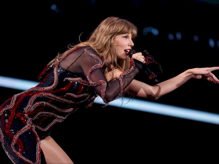 Taylor Swift Gak Sengaja Tertelan Serangga saat Lagi Konser: Rasanya Enak Banget