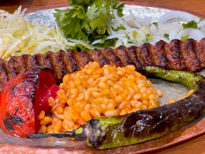 Nikmati Kelezatan Adana Kebab di Negeri Asalnya, Turki