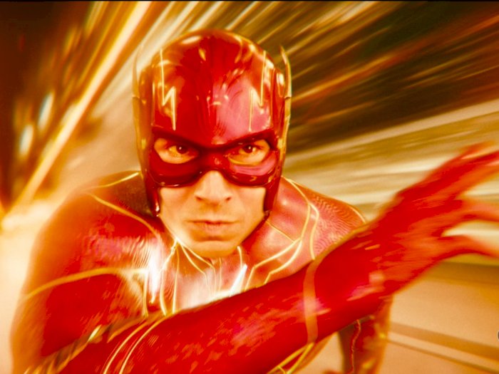 First Impression 'The Flash': Si Gak Bisa Move On yang Jadi Penyelamat Film Superhero DC 