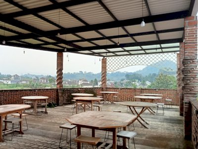 Bristo, Kafe Estetik Buat Ngopi dengan View Pegunungan Terindah di Kota Batu