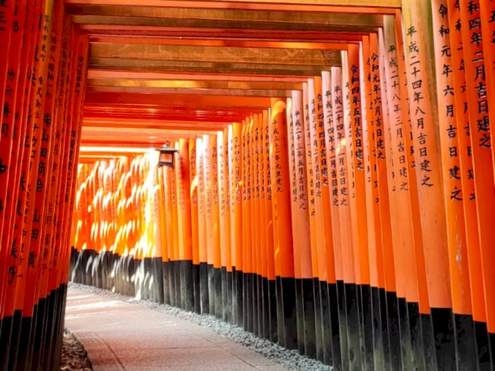 Fushimi Inari, Kuil Tujuan Para Turis Dunia Punya Spot Foto Andalan 