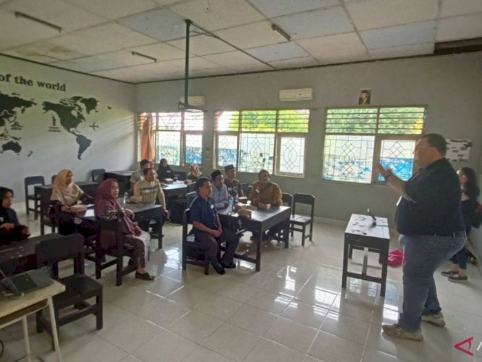 100 Guru Lombok Tengah Dilatih Keterampilan Mengajar Bahasa Inggris Inovatif
