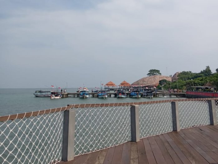 Liburan Asyik di Pantai Kartini yang Berpasir Putih, Ikonnya Kota Jepara
