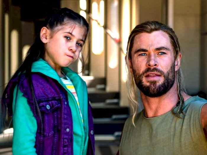 Chris Hemsworth Gak Mau Putrinya Fokus di Film: Harus Menikmati Masa Kecilnya