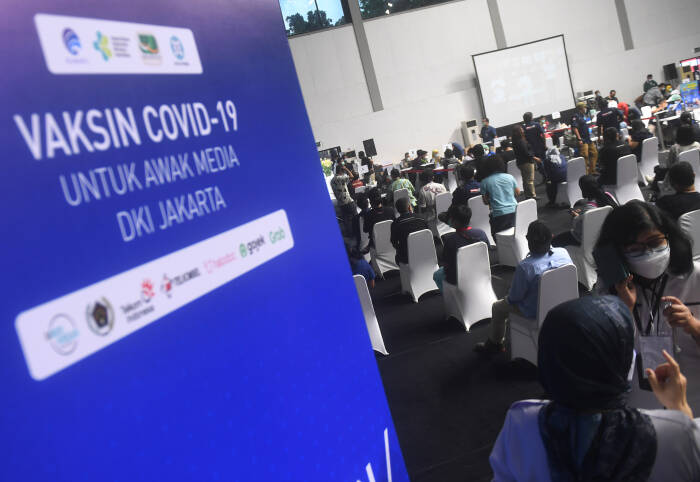 ANTARA FOTO/Akbar Nugroho Gumay Suasana vaksinasi COVID-19 untuk wartawan di Hall Basket