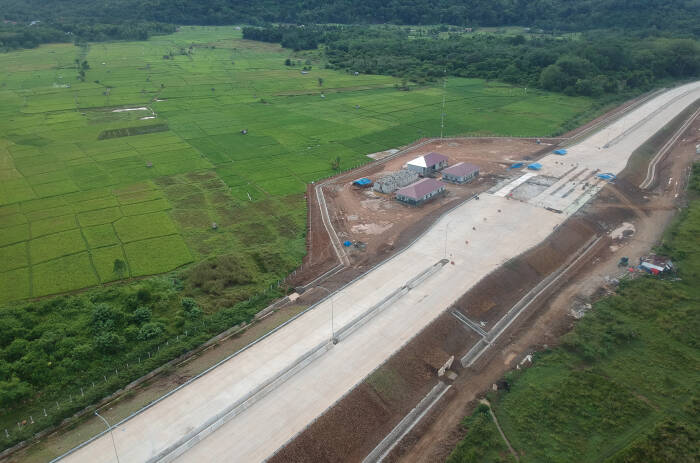 ANTARA FOTO/Iggoy el Fitra Foto udara pembangunan ruas jalan tol Padang - Pekanbaru di Nagari Kasang