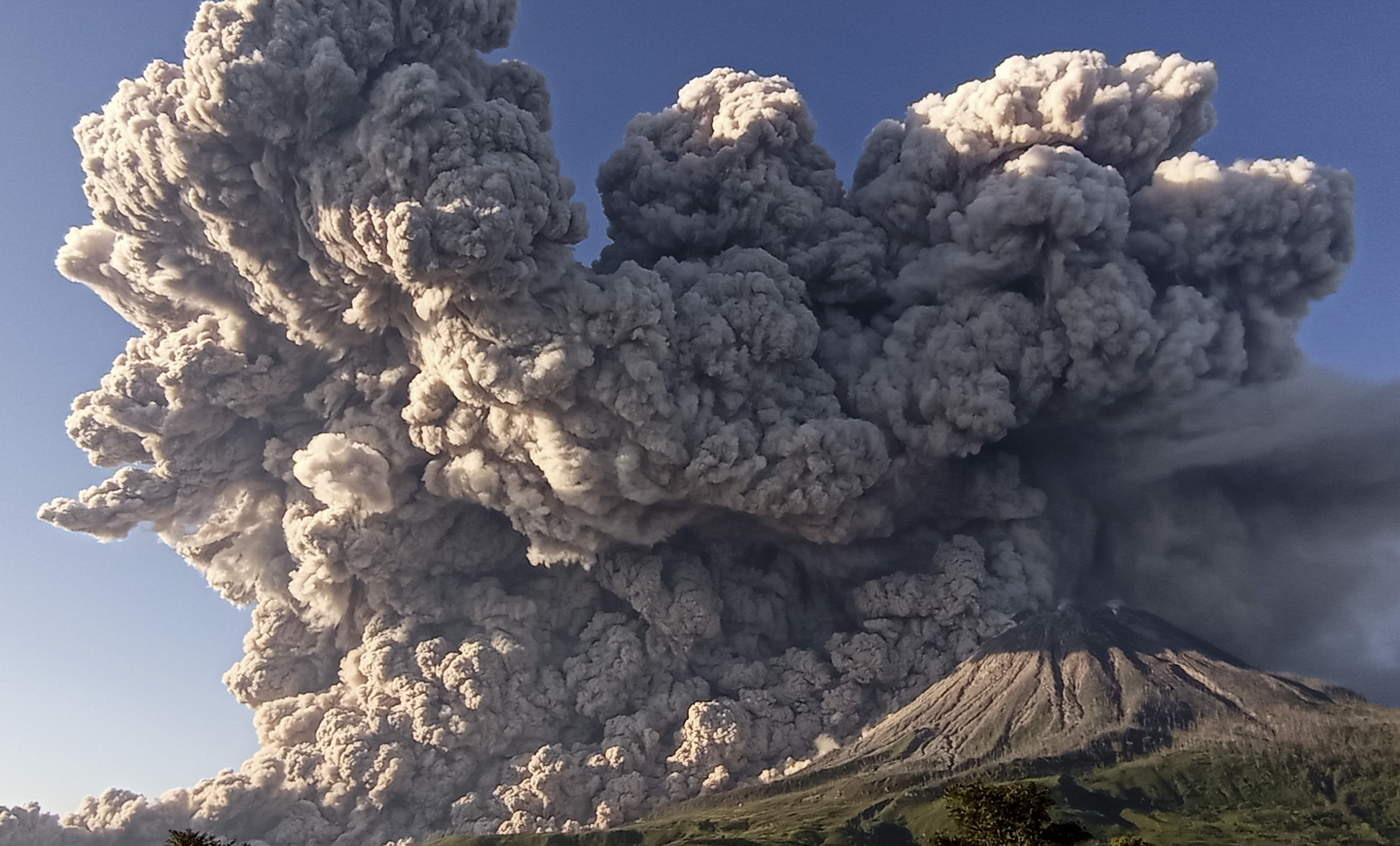 ANTARA FOTO/Sastrawan Ginting erupsi gunung sinabung