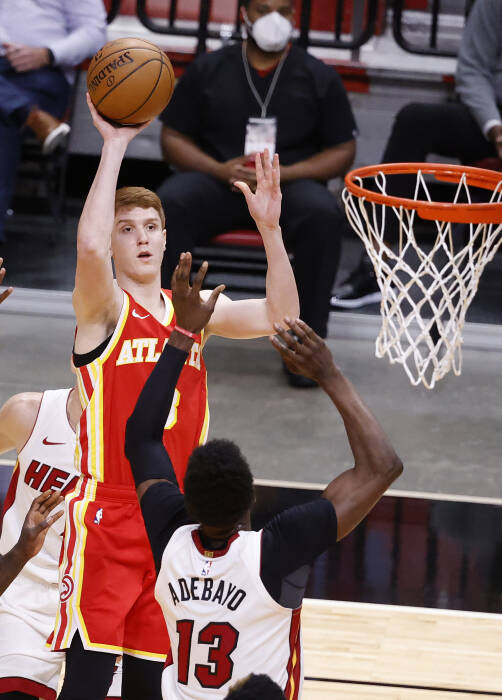 Penjaga Atlanta Hawks Kevin Huerter (3) menembak (REUTERS/Rhona Wise) Penjaga Atlanta Hawks Kevin Huerter (3) menembak