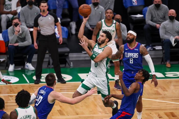 Penyerang Boston Celtics Jayson Tatum (0) melakukan tembakan (REUTERS/Paul Rutherford) Penyerang Boston Celtics Jayson Tatum (0) melakukan tembakan