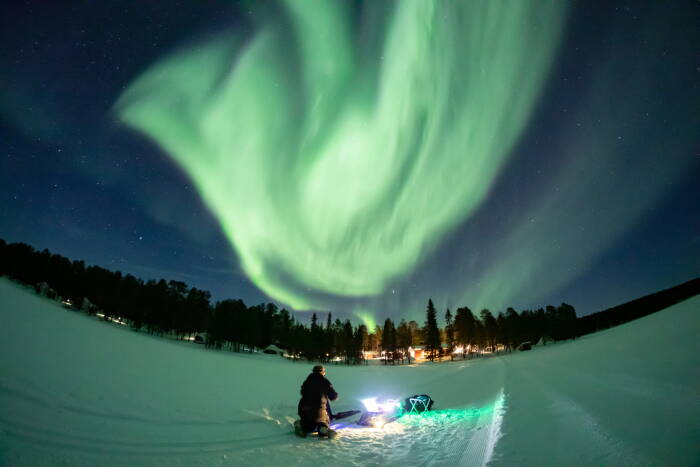 REUTERS/Alexander Kuznetsov Aurora Borealis (Cahaya Utara) terlihat di atas langit di Torassieppi di Lapland
