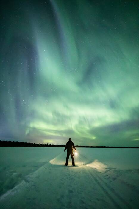 REUTERS/Alexander Kuznetsov Aurora Borealis (Cahaya Utara) terlihat di atas langit di Torassieppi di Lapland