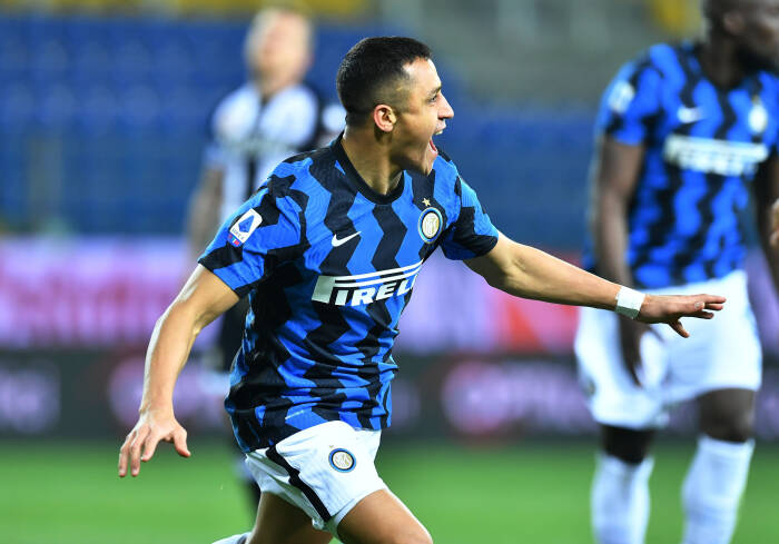 Pemain Inter Milan, Alexis Sanchez mencetak gol ke gawang Parma. (photo/REUTERS/Jennifer Lorenzini) Pemain Inter Milan, Alexis Sanchez mencetak gol ke gawang Parma. (photo/REUTERS/Jennifer Lorenzini)