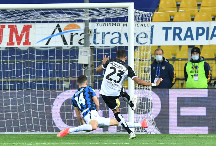 Pemain Parma, Hermani mencetak gol balasan ke gawang Inter. (photo/REUTERS/Jennifer Lorenzini) Pemain Parma, Hermani mencetak gol balasan ke gawang Inter. (photo/REUTERS/Jennifer Lorenzini)