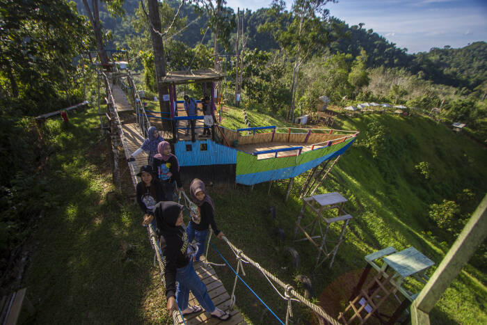ANTARA FOTO/Bayu Pratama S puncak wisata kampung bambu