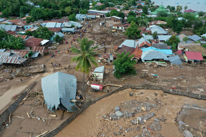 ANTARA FOTO/Aditya Pradana Putra Foto udara situasi terakhir kerusakan yang diakibatkan banjir bandang di Waiwerang