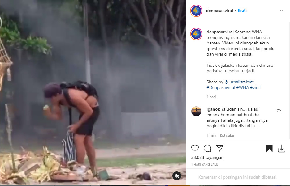 Cuplikan video bule yang mengais-ngais sisa sesaji. (photo/Instagram/denpasar.viral)