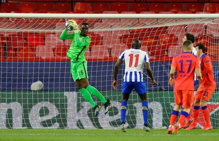 Edouard Mendy dari Chelsea beraksi (REUTERS/Marcelo Del Pozo) Edouard Mendy dari Chelsea beraksi